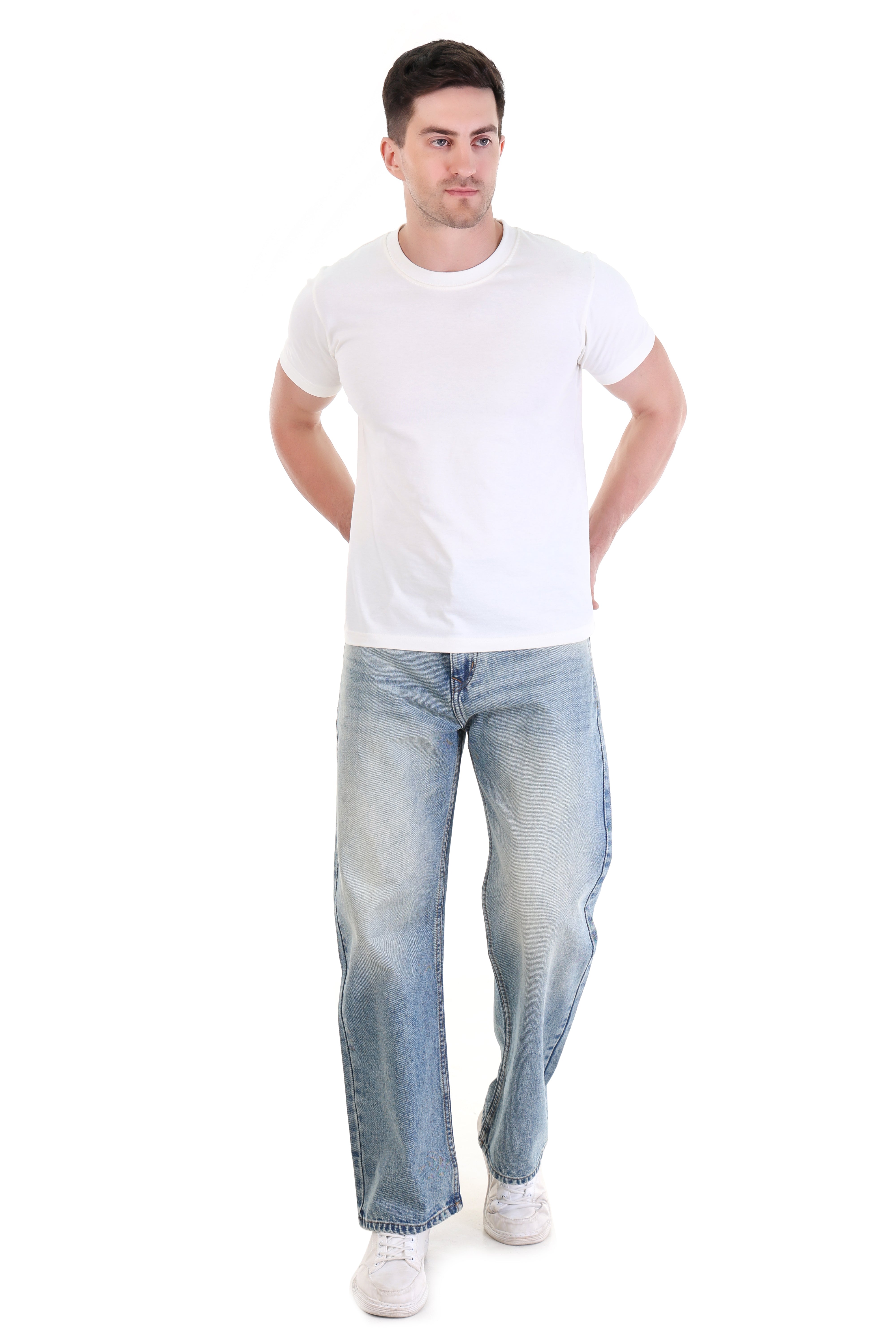 Men’s Light Wash Relaxed Wide-Leg Jeans