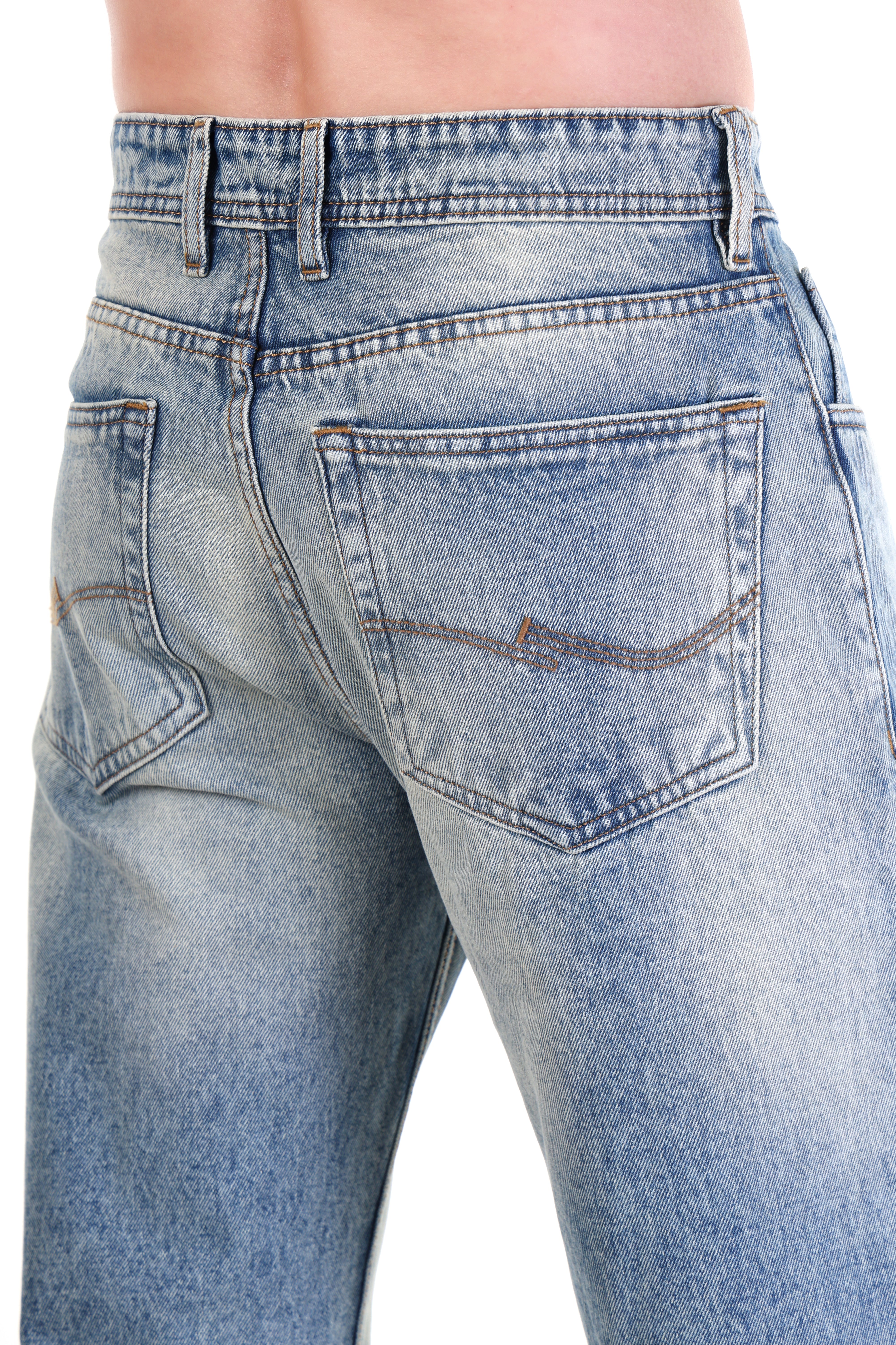 Men’s Light Wash Relaxed Wide-Leg Jeans